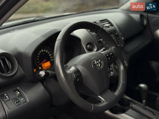 Черный Тойота РАВ 4, объемом двигателя 2.2 л и пробегом 253 тыс. км за 13990 $, фото 7 на Automoto.ua