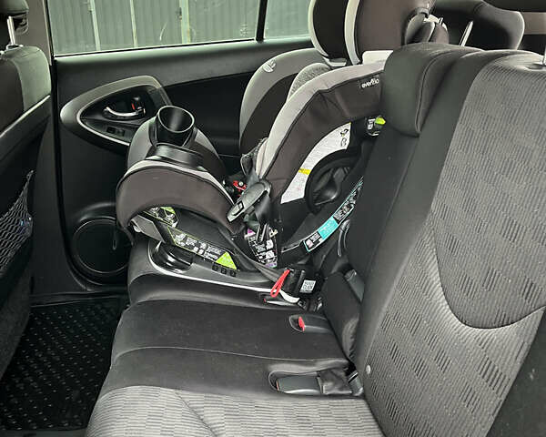 Чорний Тойота РАВ 4, об'ємом двигуна 1.99 л та пробігом 188 тис. км за 15500 $, фото 10 на Automoto.ua