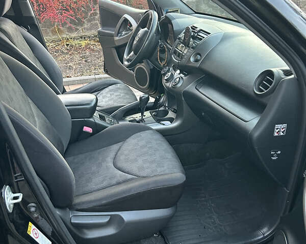 Черный Тойота РАВ 4, объемом двигателя 2 л и пробегом 122 тыс. км за 13700 $, фото 20 на Automoto.ua