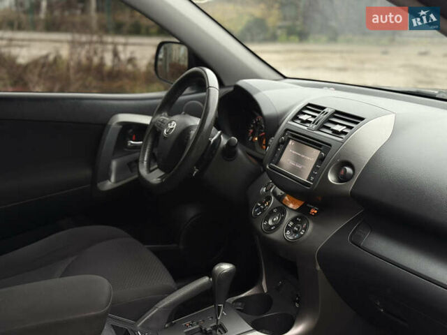 Черный Тойота РАВ 4, объемом двигателя 2.2 л и пробегом 253 тыс. км за 13990 $, фото 9 на Automoto.ua