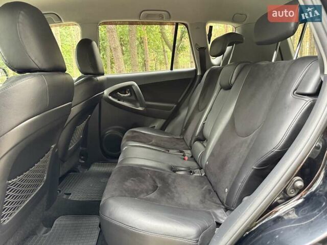 Чорний Тойота РАВ 4, об'ємом двигуна 2 л та пробігом 153 тис. км за 12999 $, фото 25 на Automoto.ua