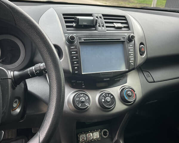 Чорний Тойота РАВ 4, об'ємом двигуна 1.99 л та пробігом 188 тис. км за 15500 $, фото 6 на Automoto.ua