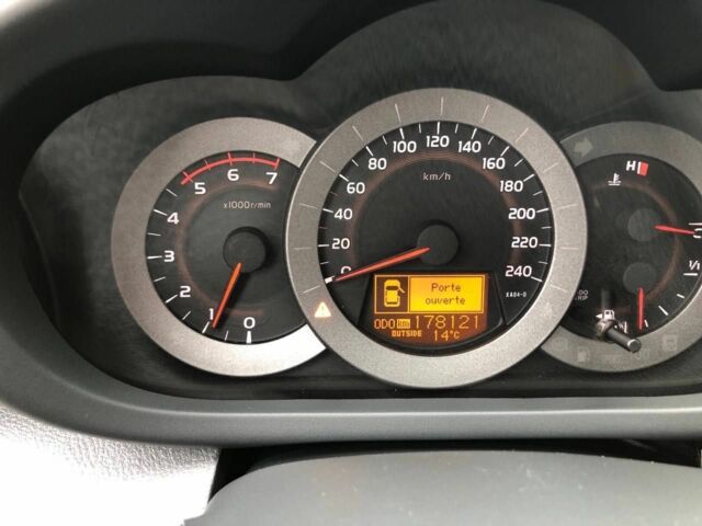 Черный Тойота РАВ 4, объемом двигателя 2.2 л и пробегом 171 тыс. км за 4200 $, фото 12 на Automoto.ua