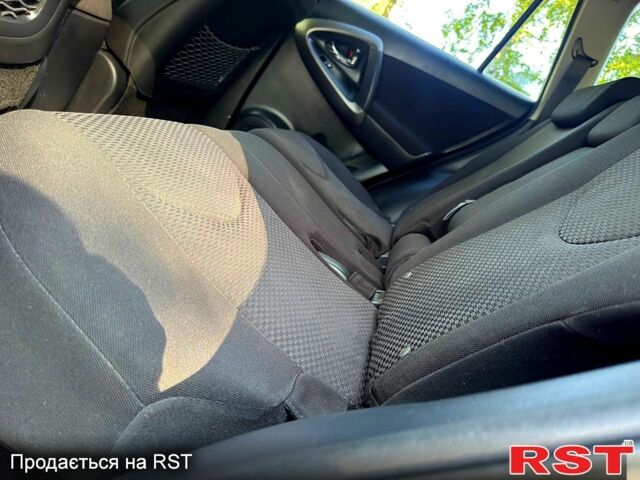 Черный Тойота РАВ 4, объемом двигателя 2 л и пробегом 152 тыс. км за 12100 $, фото 6 на Automoto.ua