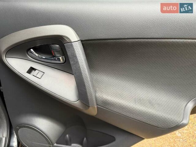 Тойота РАВ 4 2012 в Киеве на Automoto.ua Черный Тойота РАВ 4, объемом двигателя 2 л и пробегом 153 тыс. км за 12850 $, фото 46 на Automoto.ua