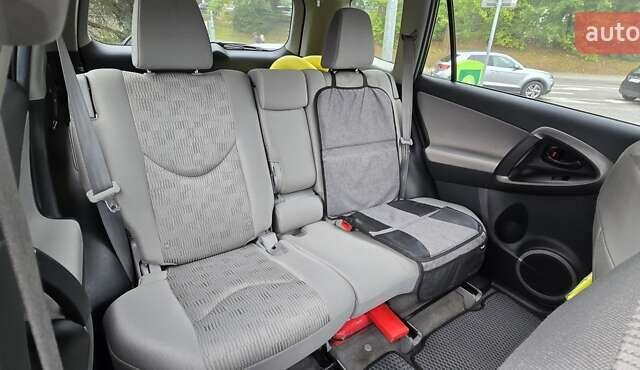 Черный Тойота РАВ 4, объемом двигателя 2.49 л и пробегом 160 тыс. км за 12500 $, фото 4 на Automoto.ua