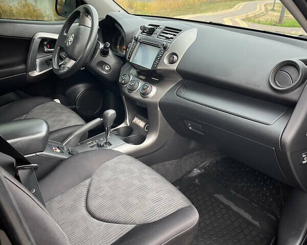 Чорний Тойота РАВ 4, об'ємом двигуна 1.99 л та пробігом 188 тис. км за 15500 $, фото 12 на Automoto.ua