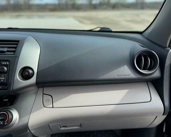 Черный Тойота РАВ 4, объемом двигателя 2.49 л и пробегом 212 тыс. км за 11200 $, фото 7 на Automoto.ua