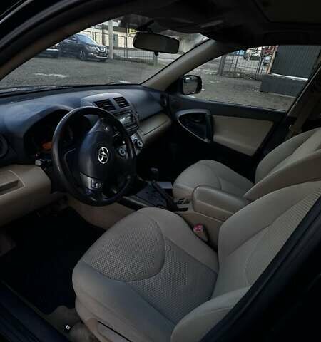 Чорний Тойота РАВ 4, об'ємом двигуна 2.49 л та пробігом 155 тис. км за 11800 $, фото 12 на Automoto.ua