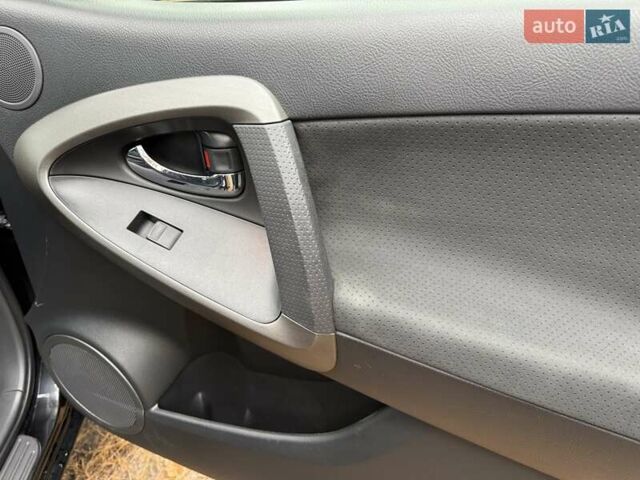 Тойота РАВ 4 2012 в Киеве на Automoto.ua Черный Тойота РАВ 4, объемом двигателя 2 л и пробегом 153 тыс. км за 12850 $, фото 47 на Automoto.ua