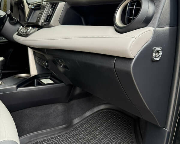 Черный Тойота РАВ 4, объемом двигателя 2.23 л и пробегом 214 тыс. км за 15800 $, фото 20 на Automoto.ua