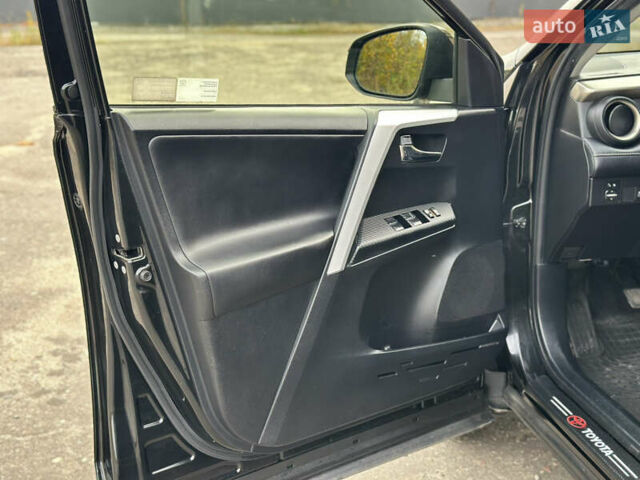 Тойота РАВ 4 2013 в Луцке на Automoto.ua Черный Тойота РАВ 4, объемом двигателя 2 л и пробегом 270 тыс. км за 14700 $, фото 12 на Automoto.ua