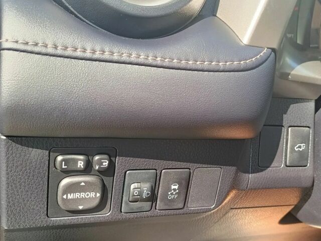 Черный Тойота РАВ 4, объемом двигателя 2 л и пробегом 146 тыс. км за 7900 $, фото 7 на Automoto.ua