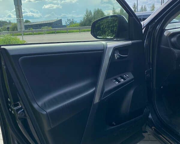 Черный Тойота РАВ 4, объемом двигателя 1.99 л и пробегом 200 тыс. км за 16000 $, фото 8 на Automoto.ua