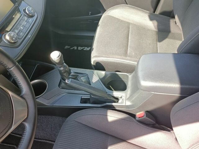 Черный Тойота РАВ 4, объемом двигателя 2 л и пробегом 146 тыс. км за 7900 $, фото 10 на Automoto.ua