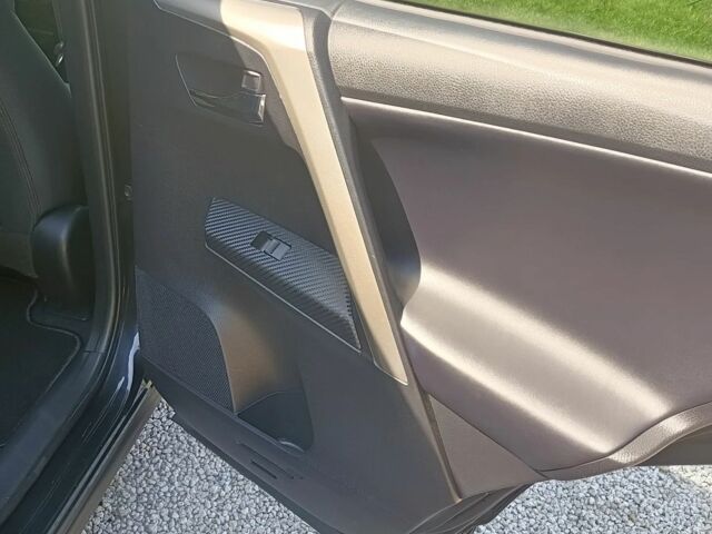 Черный Тойота РАВ 4, объемом двигателя 2 л и пробегом 146 тыс. км за 7900 $, фото 5 на Automoto.ua