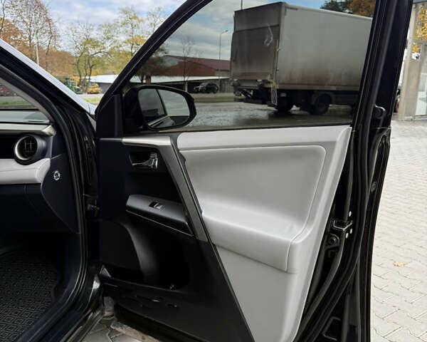 Черный Тойота РАВ 4, объемом двигателя 2.23 л и пробегом 214 тыс. км за 15800 $, фото 28 на Automoto.ua