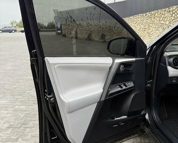 Чорний Тойота РАВ 4, об'ємом двигуна 2.23 л та пробігом 213 тис. км за 16300 $, фото 26 на Automoto.ua