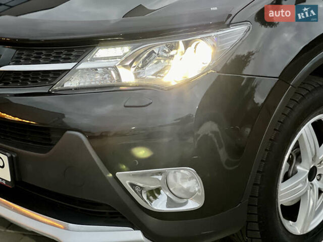 Чорний Тойота РАВ 4, об'ємом двигуна 2.23 л та пробігом 256 тис. км за 15999 $, фото 12 на Automoto.ua