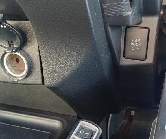 Черный Тойота РАВ 4, объемом двигателя 2.2 л и пробегом 178 тыс. км за 8200 $, фото 8 на Automoto.ua