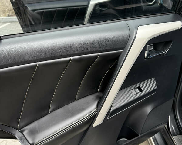 Чорний Тойота РАВ 4, об'ємом двигуна 2.23 л та пробігом 195 тис. км за 17550 $, фото 19 на Automoto.ua