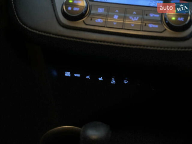 Чорний Тойота РАВ 4, об'ємом двигуна 2.23 л та пробігом 256 тис. км за 15999 $, фото 27 на Automoto.ua