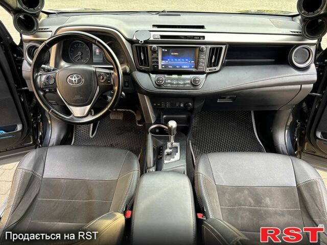 Тойота РАВ 4 2015 у Гадяче на Automoto.ua Чорний Тойота РАВ 4, об'ємом двигуна 2 л та пробігом 210 тис. км за 14300 $, фото 7 на Automoto.ua