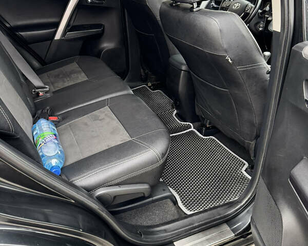 Чорний Тойота РАВ 4, об'ємом двигуна 2 л та пробігом 371 тис. км за 14755 $, фото 12 на Automoto.ua