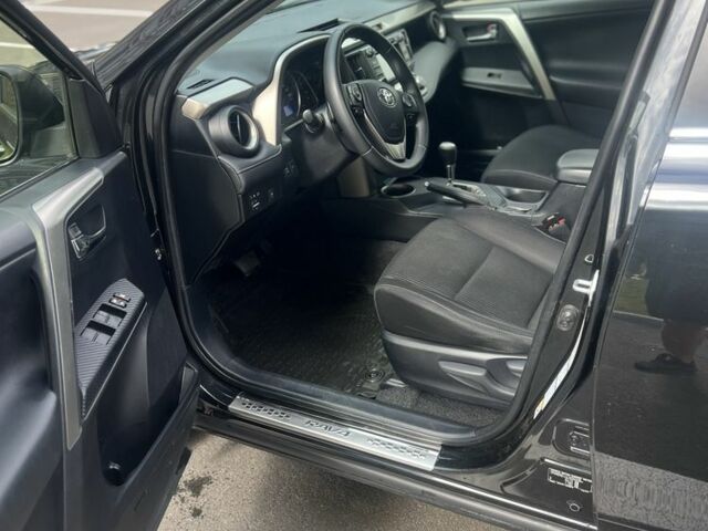 Тойота РАВ 4 2015 у Чернігові на Automoto.ua Чорний Тойота РАВ 4, об'ємом двигуна 2 л та пробігом 130 тис. км за 15400 $, фото 3 на Automoto.ua