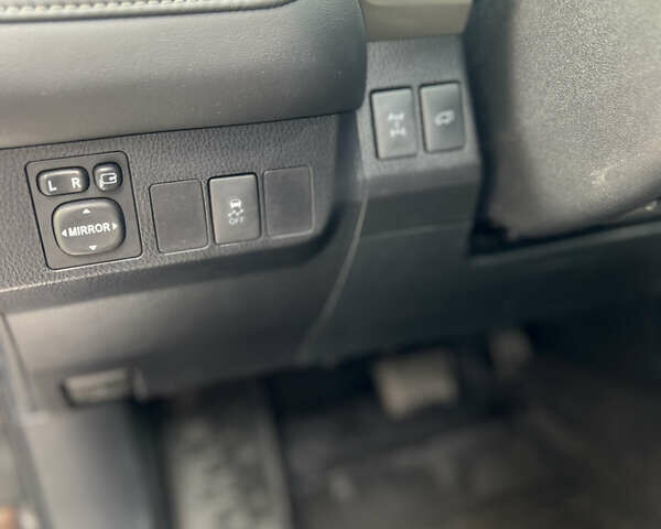 Чорний Тойота РАВ 4, об'ємом двигуна 2 л та пробігом 130 тис. км за 15400 $, фото 10 на Automoto.ua