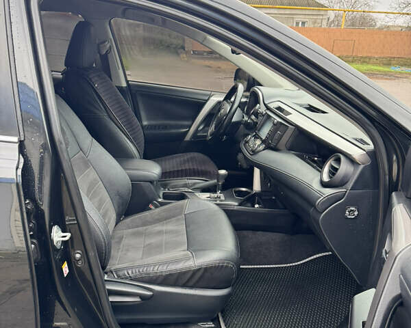 Чорний Тойота РАВ 4, об'ємом двигуна 1.99 л та пробігом 212 тис. км за 16200 $, фото 12 на Automoto.ua