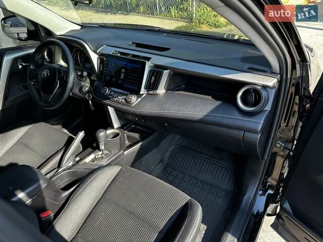 Тойота РАВ 4 2015 у Одесі на Automoto.ua Чорний Тойота РАВ 4, об'ємом двигуна 2.49 л та пробігом 212 тис. км за 17300 $, фото 10 на Automoto.ua