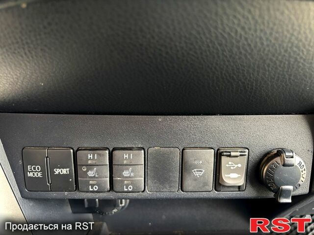 Тойота РАВ 4 2015 у Гадяче на Automoto.ua Чорний Тойота РАВ 4, об'ємом двигуна 2 л та пробігом 210 тис. км за 14300 $, фото 8 на Automoto.ua