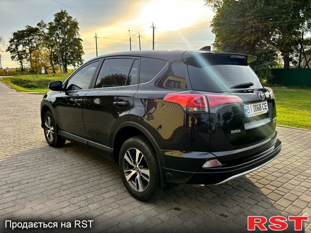 Тойота РАВ 4 2015 у Гадяче на Automoto.ua Чорний Тойота РАВ 4, об'ємом двигуна 2 л та пробігом 210 тис. км за 14300 $, фото 3 на Automoto.ua