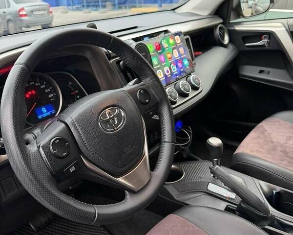 Чорний Тойота РАВ 4, об'ємом двигуна 1.99 л та пробігом 128 тис. км за 19390 $, фото 8 на Automoto.ua