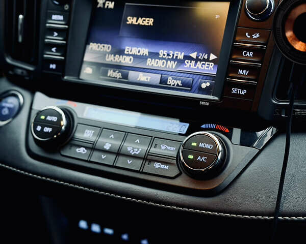 Чорний Тойота РАВ 4, об'ємом двигуна 2.49 л та пробігом 109 тис. км за 22500 $, фото 13 на Automoto.ua