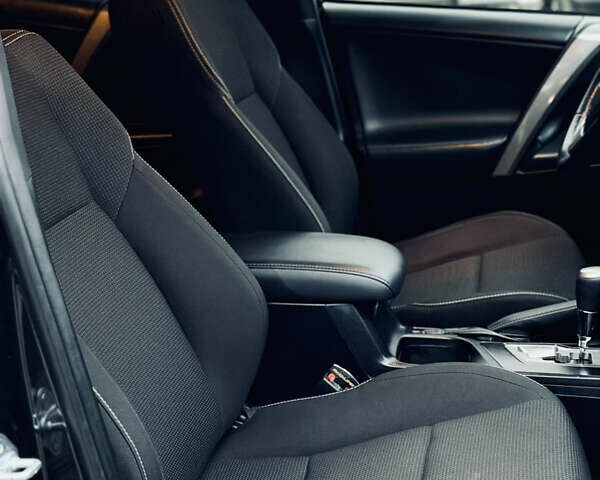 Чорний Тойота РАВ 4, об'ємом двигуна 2.49 л та пробігом 109 тис. км за 22500 $, фото 17 на Automoto.ua