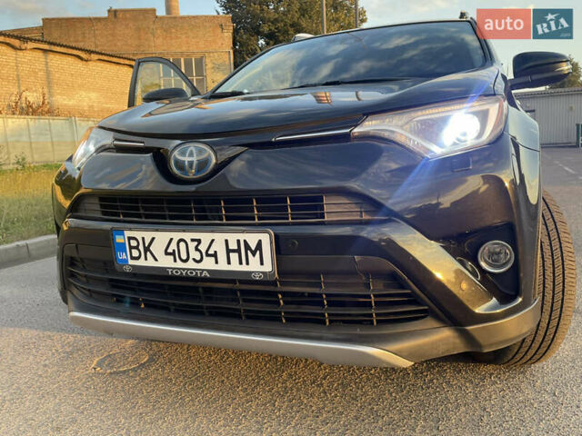 Тойота РАВ 4 2016 в Здолбунове на Automoto.ua Черный Тойота РАВ 4, объемом двигателя 2.49 л и пробегом 120 тыс. км за 22300 $, фото 3 на Automoto.ua