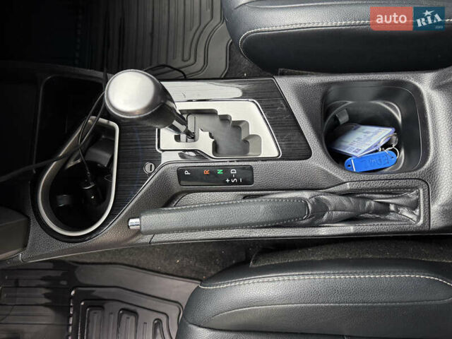 Черный Тойота РАВ 4, объемом двигателя 2.49 л и пробегом 118 тыс. км за 21999 $, фото 20 на Automoto.ua