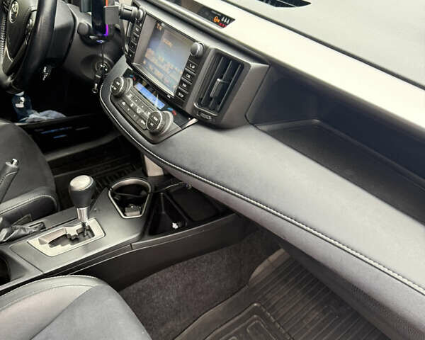 Черный Тойота РАВ 4, объемом двигателя 2.23 л и пробегом 198 тыс. км за 19600 $, фото 30 на Automoto.ua