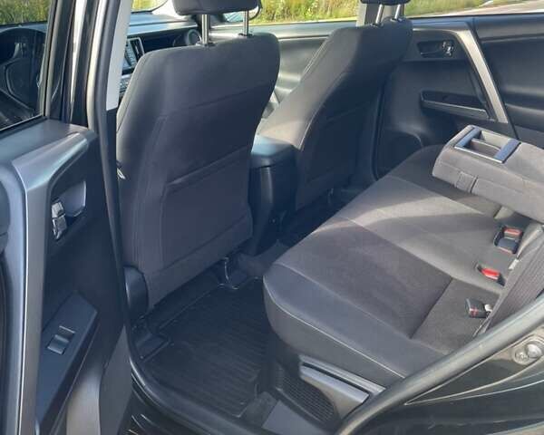 Черный Тойота РАВ 4, объемом двигателя 2.5 л и пробегом 122 тыс. км за 26000 $, фото 9 на Automoto.ua