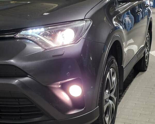 Черный Тойота РАВ 4, объемом двигателя 1.99 л и пробегом 129 тыс. км за 19600 $, фото 3 на Automoto.ua