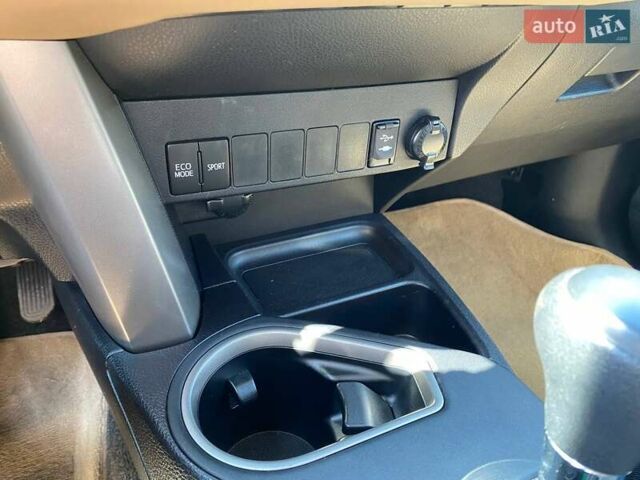 Черный Тойота РАВ 4, объемом двигателя 2.5 л и пробегом 115 тыс. км за 15900 $, фото 16 на Automoto.ua