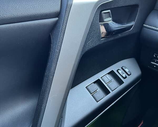 Черный Тойота РАВ 4, объемом двигателя 2.49 л и пробегом 172 тыс. км за 16750 $, фото 3 на Automoto.ua