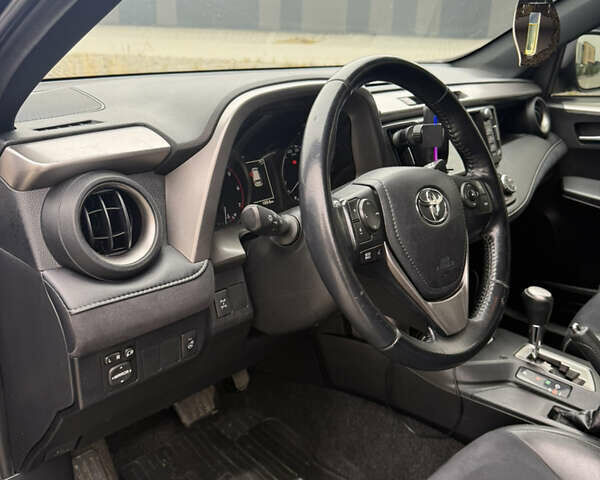 Черный Тойота РАВ 4, объемом двигателя 2.23 л и пробегом 198 тыс. км за 19600 $, фото 24 на Automoto.ua