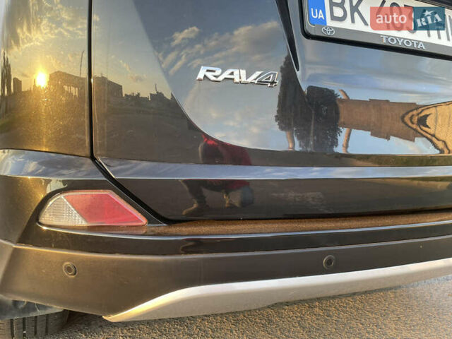 Тойота РАВ 4 2016 в Здолбунове на Automoto.ua Черный Тойота РАВ 4, объемом двигателя 2.49 л и пробегом 120 тыс. км за 22300 $, фото 16 на Automoto.ua