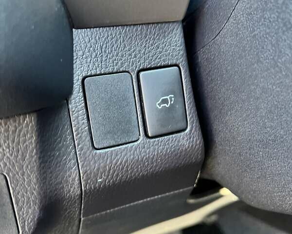 Черный Тойота РАВ 4, объемом двигателя 2.49 л и пробегом 172 тыс. км за 16750 $, фото 8 на Automoto.ua