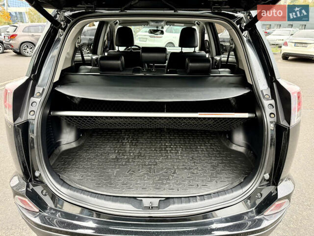Тойота РАВ 4 2017 в Днепре (Днепропетровске) на Automoto.ua Черный Тойота РАВ 4, объемом двигателя 2.23 л и пробегом 240 тыс. км за 18700 $, фото 41 на Automoto.ua