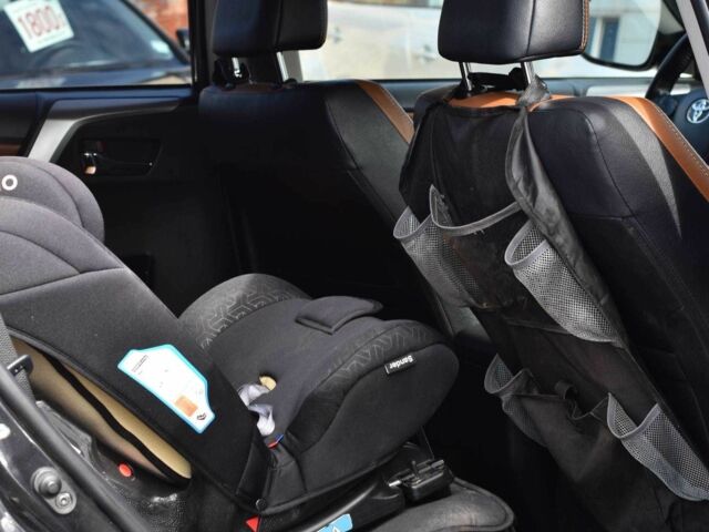 Черный Тойота РАВ 4, объемом двигателя 2.5 л и пробегом 111 тыс. км за 22850 $, фото 14 на Automoto.ua