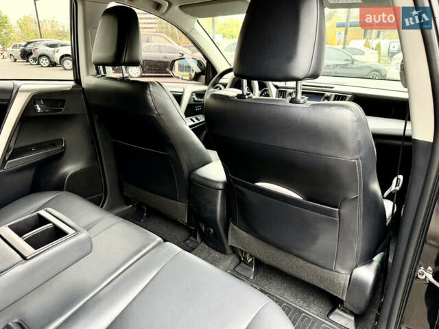 Тойота РАВ 4 2017 в Днепре (Днепропетровске) на Automoto.ua Черный Тойота РАВ 4, объемом двигателя 2.23 л и пробегом 240 тыс. км за 18700 $, фото 52 на Automoto.ua